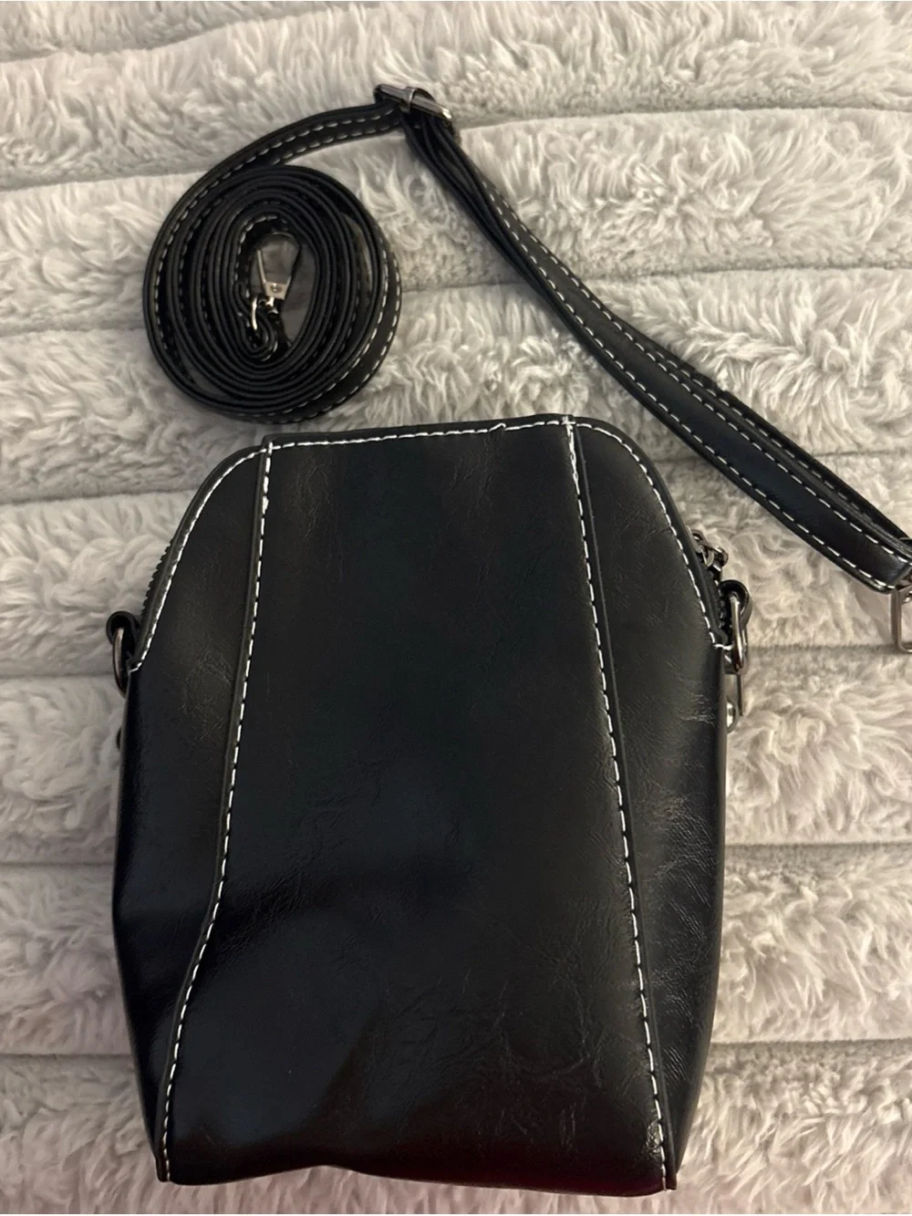 The Unbranded Brand sleek black